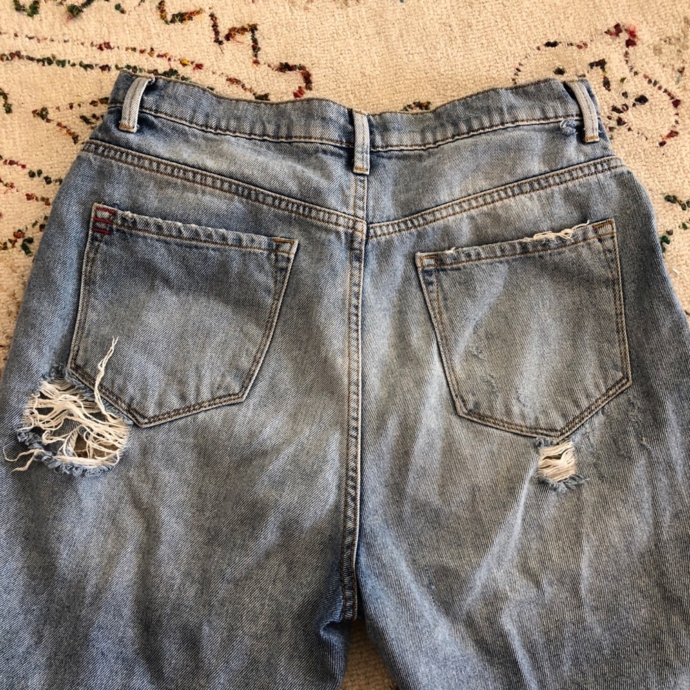 BDG Mom Destroyed Jean - Light Wash Size 29 - Picture 6 of 6